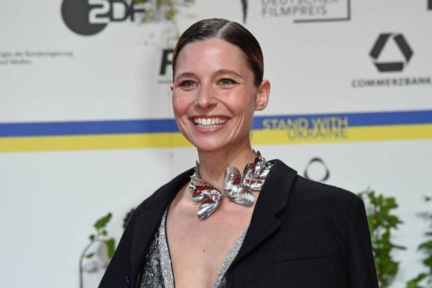 Svenja Jung bei der Ankunft auf dem Roten Teppich zum DEUTSCHER FILMPREIS 2023 im Theater am Potsdamer Platz in Berlin am 12.05.2023