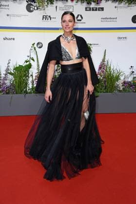 Svenja Jung bei der Ankunft auf dem Roten Teppich zum DEUTSCHER FILMPREIS 2023 im Theater am Potsdamer Platz in Berlin am 12.05.2023