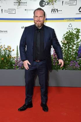 Axel Stein bei der Ankunft auf dem Roten Teppich zum DEUTSCHER FILMPREIS 2023 im Theater am Potsdamer Platz in Berlin am 12.05.2023