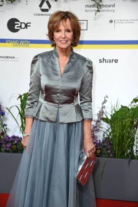 Ulrike Kriener bei der Ankunft auf dem Roten Teppich zum DEUTSCHER FILMPREIS 2023 im Theater am Potsdamer Platz in Berlin am 12.05.2023