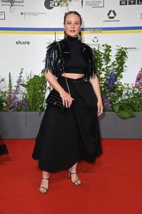 Sonja Gerhardt bei der Ankunft auf dem Roten Teppich zum DEUTSCHER FILMPREIS 2023 im Theater am Potsdamer Platz in Berlin am 12.05.2023