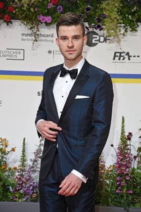Patrick Mölleken bei der Ankunft auf dem Roten Teppich zum DEUTSCHER FILMPREIS 2023 im Theater am Potsdamer Platz in Berlin am 12.05.2023