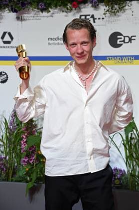 Felix Kammerer als Gewinner bei DEUTSCHER FILMPREIS 2023 im Theater am Potsdamer Platz in Berlin am 12.05.2023