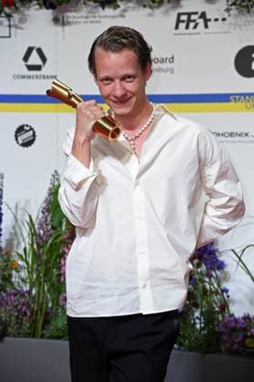 Felix Kammerer als Gewinner bei DEUTSCHER FILMPREIS 2023 im Theater am Potsdamer Platz in Berlin am 12.05.2023