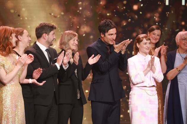 Entertainment Bilder des Tages Deutscher Filmpreis 2023 BESTER SPIELFILM GOLD DASLEHRERZIMMER bei der Verleihung der Lola - Deutscher Filmpreis 2023 im Theater am Potsdamer Platz in Berlin 12.05.2023 Copyright: xEventpressx