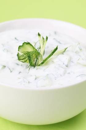 Greek yogurt sauce with cucumbers, dill and garlic, known as tarator or snezhanka in Bulgaria or zaziki in Turkey. Shallow DOF Copyright: xIngridxHeczkox xDesignxPicsx , 30993506 Copyright: IngridxHeczkox xDesignxPics 30993506