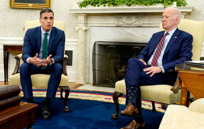 News Themen der Woche KW19 News Bilder des Tages United States President Joe Biden holds a bilateral meeting with President Pedro Sanchez Perez-Castejon of the Government of Spain in the Oval Office of the White House in Washington, DC on Friday, May 12, 2023. Copyright: xCNPx xMediaPunchx