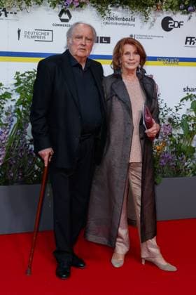Event - Deutscher Filmpreis 2023 Senta Berger mit Ehemann Michael Verhoeven beim 73. Deutschen Filmpreis im Theater am Potsdamerplatz am 12.05.2023 in Berlin. Copyright: xEventpressxKochanx