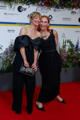 Event - Deutscher Filmpreis 2023 Heike Makatsch und Andrea Sawatzki beim 73. Deutschen Filmpreis im Theater am Potsdamerplatz am 12.05.2023 in Berlin. Copyright: xEventpressxKochanx