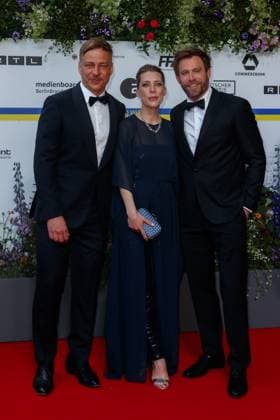 Event - Deutscher Filmpreis 2023 Tom Wlaschiha und Ken Duken mit Ehefrau Marisa Leonie Bach beim 73. Deutschen Filmpreis im Theater am Potsdamerplatz am 12.05.2023 in Berlin. Copyright: xEventpressxKochanx