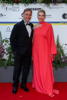 Event - Deutscher Filmpreis 2023 Jan Josef Liefers mit Ehefrau Anna Loos beim 73. Deutschen Filmpreis im Theater am Potsdamerplatz am 12.05.2023 in Berlin. Copyright: xEventpressxKochanx