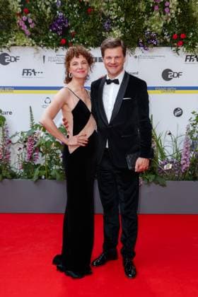 Event - Deutscher Filmpreis 2023 Benjamin Herrmann mit Ehefrau Caroline Rosales beim 73. Deutschen Filmpreis im Theater am Potsdamerplatz am 12.05.2023 in Berlin. Copyright: xEventpressxKochanx