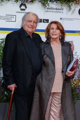Event - Deutscher Filmpreis 2023 Senta Berger mit Ehemann Michael Verhoeven beim 73. Deutschen Filmpreis im Theater am Potsdamerplatz am 12.05.2023 in Berlin. Copyright: xEventpressxKochanx