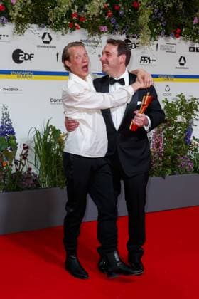 Event - Deutscher Filmpreis 2023 Felix Kammerer und James Friend beim 73. Deutschen Filmpreis im Theater am Potsdamerplatz am 12.05.2023 in Berlin. Copyright: xEventpressxKochanx