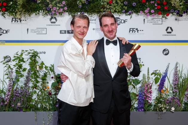 Entertainment Bilder des Tages Event - Deutscher Filmpreis 2023 Felix Kammerer und James Friend beim 73. Deutschen Filmpreis im Theater am Potsdamerplatz am 12.05.2023 in Berlin. Copyright: xEventpressxKochanx