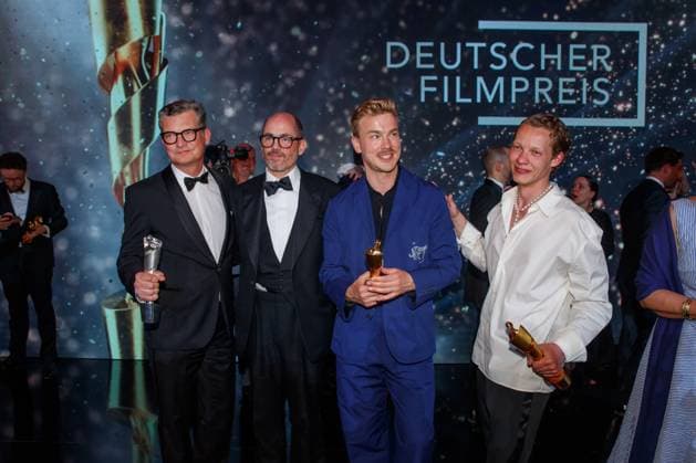 Event - Deutscher Filmpreis 2023 Malte Grunert, Edward Berger, Albrecht Schuch und Felix Kammerer beim 73. Deutschen Filmpreis im Theater am Potsdamerplatz am 12.05.2023 in Berlin. Copyright: xEventpressxKochanx