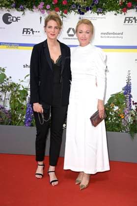 Rike Schmid und Lisa Maria Potthoff bei der 73. Verleihung des Deutschen Filmpreises 2023 im Theater am Potsdamer Platz. Berlin, 12.05.2023