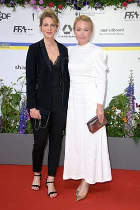Rike Schmid und Lisa Maria Potthoff bei der 73. Verleihung des Deutschen Filmpreises 2023 im Theater am Potsdamer Platz. Berlin, 12.05.2023