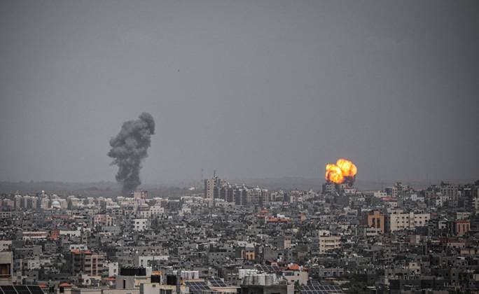 Bilder des Jahres 2023, News 05 Mai News Themen der Woche KW19 News Bilder des Tages Smoke rises above buildings Gaza city following an Israeli military strike Smoke rises above buildings Gaza city following an Israeli military strike on May 13, 2023. Israel and Gaza militants traded heavy fire. Photo by Abdelrahman Alkahlout apaimages Gaza city Gaza Strip Palestinian Territory 130523_GAZA-ABED_00 (2).jpeg Copyright: xapaimagesxAbdelrahmanxAlkahloutx xapaimagesx