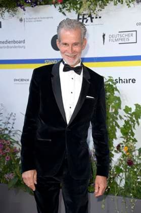 Ulrich Matthes bei der 73. Verleihung des Deutschen Filmpreises 2023 im Theater am Potsdamer Platz. Berlin, 12.05.2023