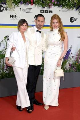 Jeanne Tremsal, Clemens Schick und Palina Rojinski bei der 73. Verleihung des Deutschen Filmpreises 2023 im Theater am Potsdamer Platz. Berlin, 12.05.2023