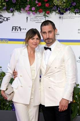 Jeanne Tremsal und Clemens Schick bei der 73. Verleihung des Deutschen Filmpreises 2023 im Theater am Potsdamer Platz. Berlin, 12.05.2023