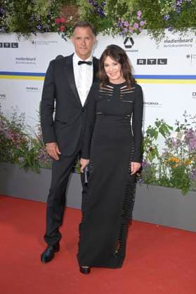 Iris Berben mit Partner Heiko Kiesow bei der 73. Verleihung des Deutschen Filmpreises 2023 im Theater am Potsdamer Platz. Berlin, 12.05.2023