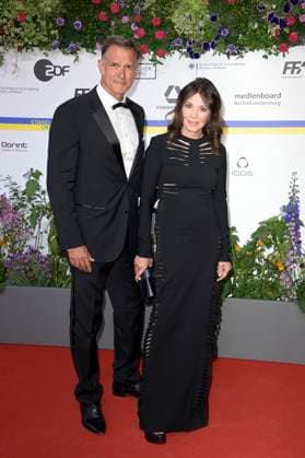 Iris Berben mit Partner Heiko Kiesow bei der 73. Verleihung des Deutschen Filmpreises 2023 im Theater am Potsdamer Platz. Berlin, 12.05.2023