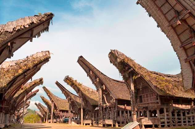 IMAGO Cultures of the world, Toraja Volk in Indonesien Toraja traditional village housing in Indonesia, Sulawasi Copyright: xalbertoxrigamontix xDesignxPicsx , 31028142 Copyright: 31028142