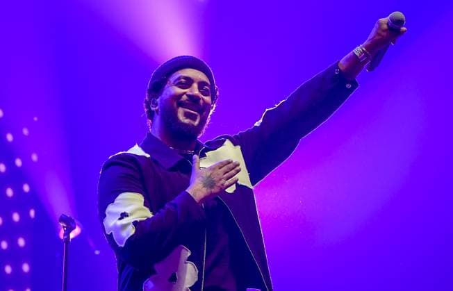 Le chanteur Slimane sur la scene du Rugby Music Live, concert NRJ, une rencontre d™artistes et de sportifs devant 8000 spectateurs qui ont fait un don pour 3 associations : MBM (Manifestation de Bienveillance pour enfants Malade), les Zebres (Moments de rÃ confort pour les enfants hospitalisÃ s) et la fondation OVE ((enfants orphelins et dÃ munis) Ã Lyon, le 13 05 2023. - Slimane in show - Slimane, Rugby Music Live and the NRJ concert, a meeting of artists and sportsmen in front of 8000 spectators who made a donation for 3 associations: MBM (Manifestation of Benevolence for Sick Children), the Zebres (Moments of comfort for hospitalized children) and the OVE foundation ((orphaned and destitute children) in Lyon, 05 13 2023. CELEBRITES 