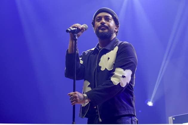 Le chanteur Slimane sur la scene du Rugby Music Live, concert NRJ, une rencontre d™artistes et de sportifs devant 8000 spectateurs qui ont fait un don pour 3 associations : MBM (Manifestation de Bienveillance pour enfants Malade), les Zebres (Moments de rÃ confort pour les enfants hospitalisÃ s) et la fondation OVE ((enfants orphelins et dÃ munis) Ã Lyon, le 13 05 2023. - Slimane in show - Slimane, Rugby Music Live and the NRJ concert, a meeting of artists and sportsmen in front of 8000 spectators who made a donation for 3 associations: MBM (Manifestation of Benevolence for Sick Children), the Zebres (Moments of comfort for hospitalized children) and the OVE foundation ((orphaned and destitute children) in Lyon, 05 13 2023. CELEBRITES 