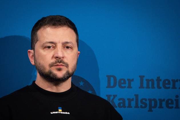 Verleihung des Karlspreises im Aachener Dom an das ukrainischen Volk Aktuell, 14.05.2023, Aachen, Wolodymyr Selenskyj, Praesident der Ukraine bei der feierlichen Ueberreichung des Internationalen Karlspreis zu Aachen an das ukrainische Volk im Kroenungssaal des Rathaus zu Aachen Aachen Nordrhein-Westfalen Deutschland