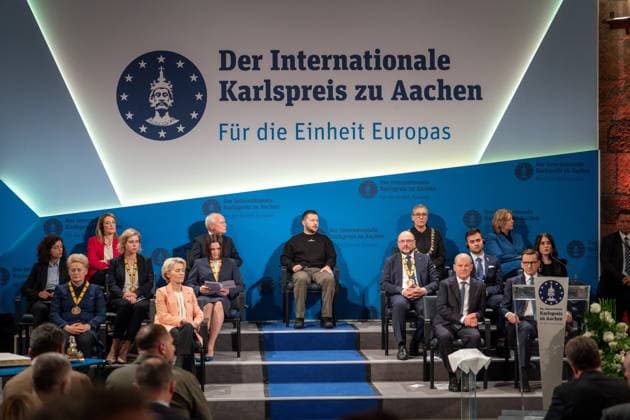 Verleihung des Karlspreises im Aachener Dom an das ukrainischen Volk Aktuell, 14.05.2023, Aachen, Wolodymyr Selenskyj, Praesident der Ukraine bei der feierlichen Ueberreichung des Internationalen Karlspreis zu Aachen an das ukrainische Volk im Kroenungssaal des Rathaus zu Aachen Aachen Nordrhein-Westfalen Deutschland