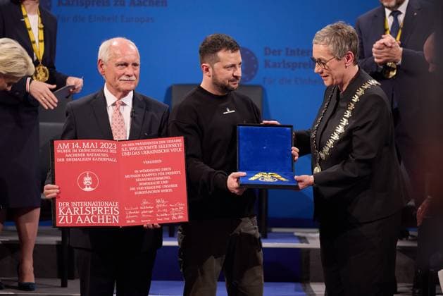 Ukrainian President Volodymyr Zelensky receives the Charlemagne Prize for Services to European Unity from the Lord Mayor of Aachen Sibylle Keupen (R) on May 14, 2023 in the Coronation Hall in Aachen, Germany. The President of Ukraine Volodymyr Zelensky and the people of his country are awarded the International Charlemagne Prize in Aachen on Sunday, May 14..  GRM2023051444