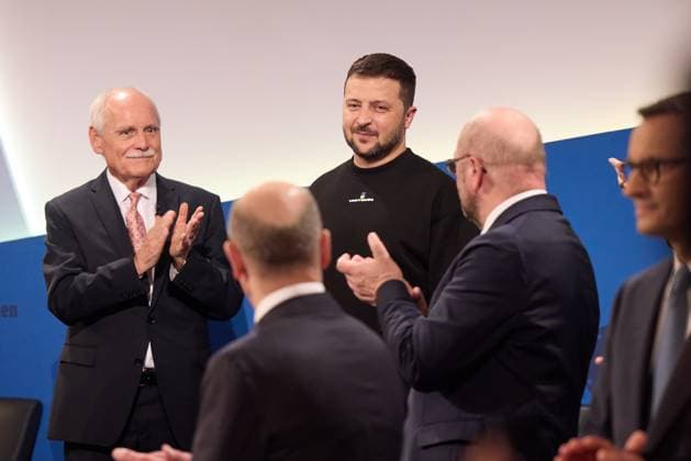 Ukrainian President and laureate Volodymyr Selensky (C) receives applause from the audience during the award ceremony of the Charlemagne Prize for Services to European Unity on May 14, 2023 in the Coronation Hall in Aachen, Germany. The President of Ukraine Volodymyr Zelensky and the people of his country are awarded the International Charlemagne Prize in Aachen on Sunday, May 14..  GRM2023051445
