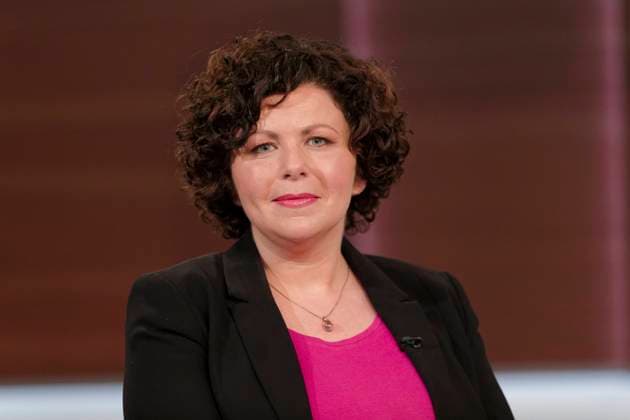 Amira Mohamed Ali bei Anne Will 2023-05-14 - Deutschland, Berlin - Amira Mohamed Ali (Die Linke), Fraktionsvorsitzende im Deutschen Bundestag, zu Gast bei Anne Will im Ersten. Thema der ARD-Politiktalkrunde: Hoher Anspruch, harte Wirklichkeit - hat die Ampel Lösungen für die aktuellen Krisen?