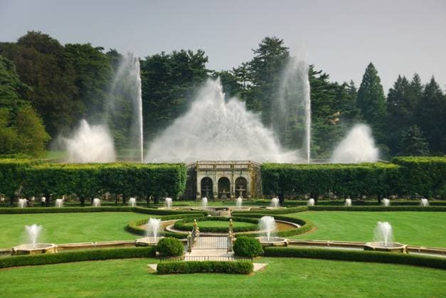 Fountains in garden with green lawn from Longwood Garden, Pennsylvania. Copyright: xSongquanxDengx xDesignxPicsx , 31070247 Copyright: SongquanxDengx xDesignxPics 31070247