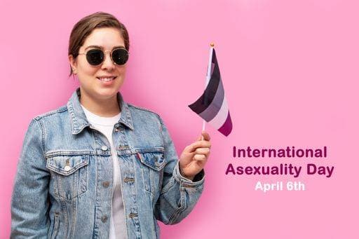 A view of a female holding a flag on an International Asexuality Day on a pink background *** einer Ansicht des einer weiblich haltend einer Fahne am An&Verkauf Internationale Asexuality Tag am einer Rosa Hintergrund 5711000 ,model released, Symbolfoto