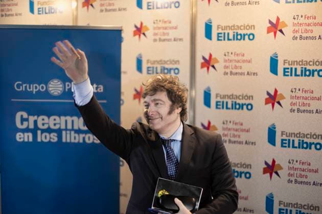 Javier Milei presented his book El fin de la Inflacion. Presidential candidate Javier Milei presented his book El fin de la inflacion (The End of Inflation) at the 47th International Book Fair. Buenos Aires Argentina Copyright: xImagoxImages EstebanxOsoriox EstebanOsorio-3781