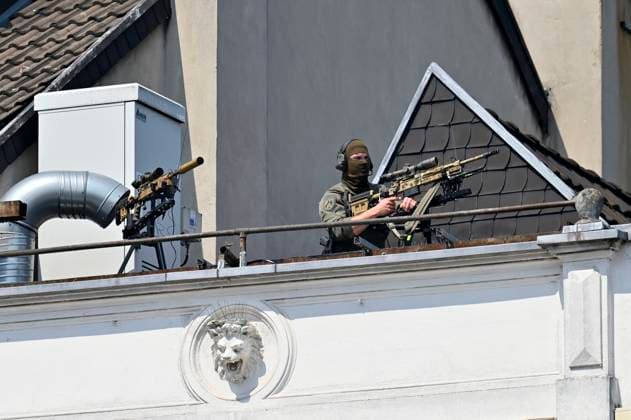 Scharfschütze bei der Verleihung des Karlspreises 2023 an Wolodymyr Selenskyj und das ukrainische Volk im Aachener Rathaus. Aachen, 14.05.2023