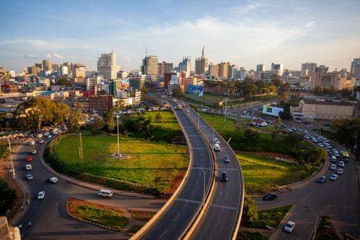 With the increase in road traffic, Kenya is building road networks to handle traffic this one is Globe Roundabout *** mit der steigen ÊIn Verkehrsstrasse traffic, Kenia ist Gebäude Verkehrsstrasse Netze an Griff Verkehr Dieses eines ist Globus Kreisverkehr 5841413