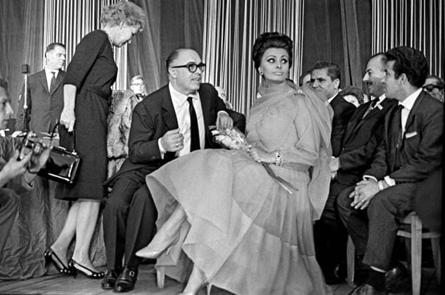 MOSCOW FILM FESTIVAL SOPHIA LOREN 139086 18.07.1965 Sophia Loren attends the Cinema Day opening gala at a Gorky Park auditorium during the 4th Moscow International Film Festival, 1965. Boris Kaufman Sputnik Moscow Russia  Copyright: xBorisxKaufmanx