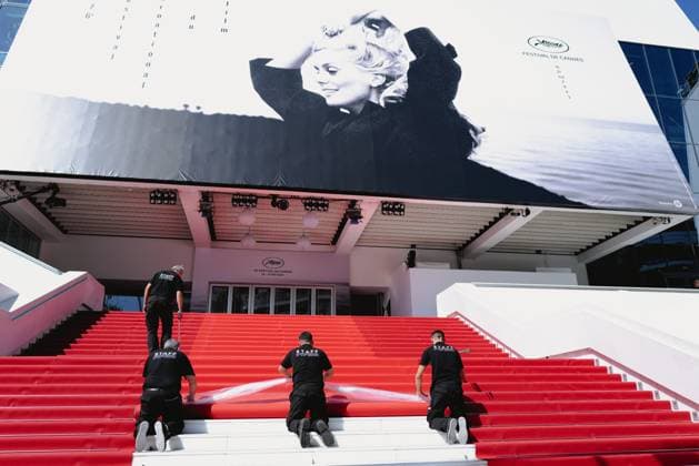 76eme Festival International du Film de Cannes. Installation montage du tapis rouge. 76th International Cannes Film Festival. Red Carpet laying index Catherine Deneuve 291904 2023-05-16 Cannes France  Copyright: xLionelxGuericolas MPPx STAR_291904_004