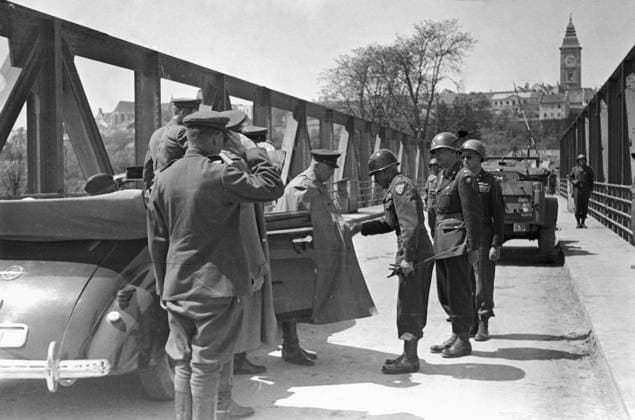 WWII GERMANY MEETING 2501 20.05.1945 Soviet commanders meeting with American officers on the border of the demarcation zone. Vladimir Sputnik Germany  Copyright: xVladimirx