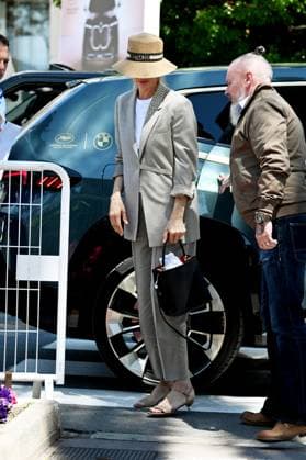 Internationale Filmfestspiele von Cannes, Gäste 76th Cannes Film Festival 2023, Uma Thurman and son Levon Roan Thurman-Hawke arrive at the beach of the Martinez hotel Pictured: Uma Thurman  Copyright: xEmanuelexMangiarottix xipa-agencx xPoolxPhotoxEventsx01x IPA_IPA37967724