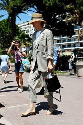76th Cannes Film Festival 2023, Uma Thurman and son Levon Roan Thurman-Hawke arrive at the beach of the Martinez hotel Pictured: Uma Thurman  Copyright: xEmanuelexMangiarottix xipa-agencx xPoolxPhotoxEventsx01x IPA_IPA37967785