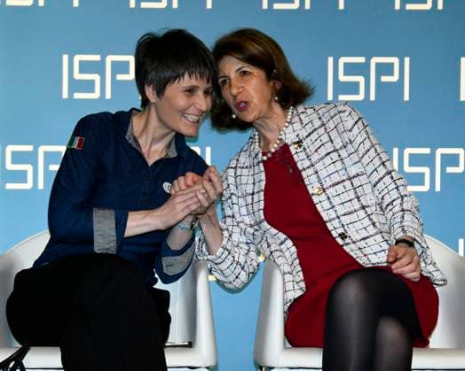 ISPI Preis Verleihung in Mailand foto IPP Mario Romano Milano 16 5 2023 Premio ISPI 2022 nella foto Samantha Cristoforetti , astronauta dell™ ESA e Fabiola Gianotti, direttrice generale del CERN Italy Photo Press - World Copyright Premio ISPI 2022