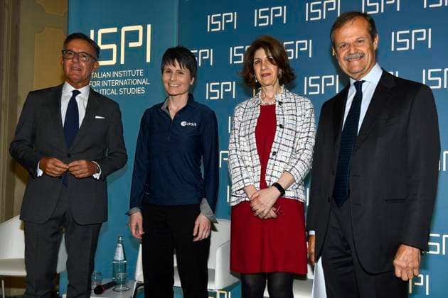 ISPI Preis Verleihung in Mailand foto IPP Mario Romano Milano 16 5 2023 Premio ISPI 2022 nella foto Paolo Magri, vicepresidente ISPI, Samantha Cristoforetti , astronauta dell™ ESA, Fabiola Gianotti, direttrice generale del CERN e Giampiero Masolo, presidente ISPI Italy Photo Press - World Copyright Premio ISPI 2022