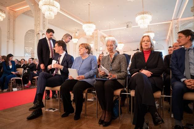 Verleihung des Staatspreis 2023 des Landes Nordrhein-Westfalen an die Bundeskanzlerin a.D. Aktuell, 16.05.2023, Koeln, Ministerpraesident das Landes Nordrhein-Westfalen Hendrik Wuest gemeinsam mit Bundeskanzlerin a.D. Dr. Angela Merkel und Christine Lagarde, Praesidentin der Europaeischen Zentralbank und Baerbel Bas Bundestagspraesidentin in der Flora zu Beginn der Feierlichkeiten zur Verleihung des Staatspreis 2023 des Landes Nordrhein-Westfalen an die Bundeskanzlerin a.D. in der Flora in Koeln Koeln Nordrhein-Westfalen Deutschland