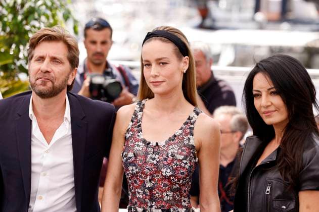 Ruben Östlund, Brie Larson und Maryam Touzani beim Photocall der internationalen Jury auf dem Festival de Cannes 2023 76. Internationale Filmfestspiele von Cannes im Palais des Festivals. Cannes, 16.05.2023